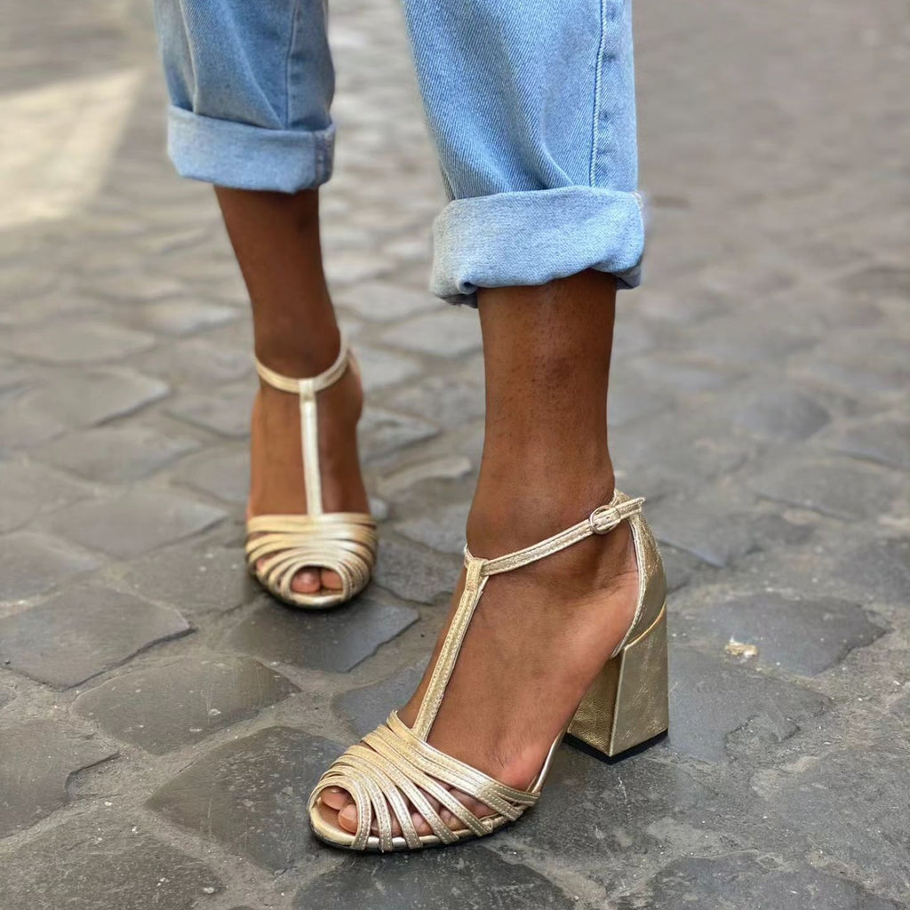 Sandálias de salto alto boca de peixe em forma de T com fivela e bico aberto